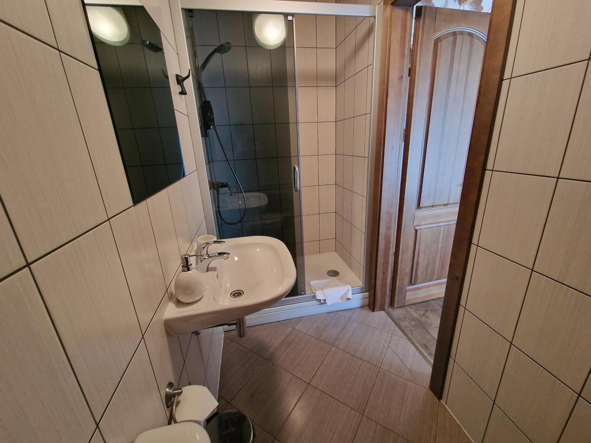 Roksala Guest House Taruciai Luaran gambar